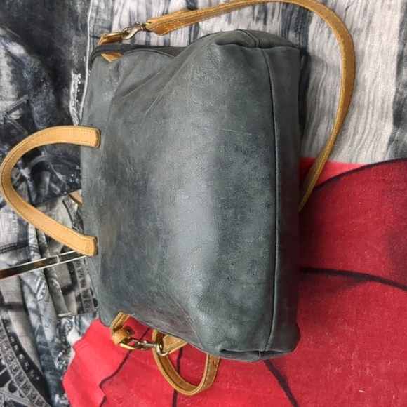 Fashionable leather tote - Picture 5 of 11